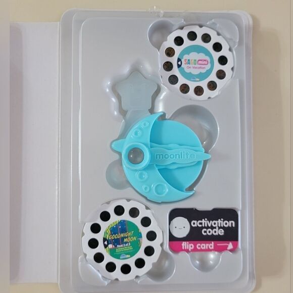 Moonlite™ Storybook Mobile Phone Projector - Picture 3 of 13